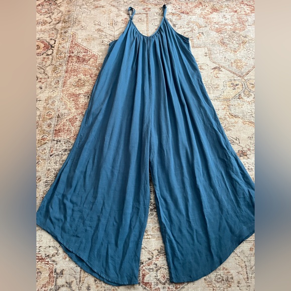 Elegant Blue Sleeveless Jumpsuit - Picture 3 of 6